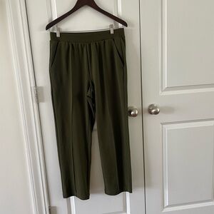 Loft olive green elastic waist pin tuck leg seam cropped pants size M